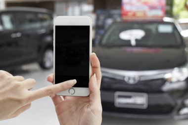  Akıllı telefonu olan kadın.