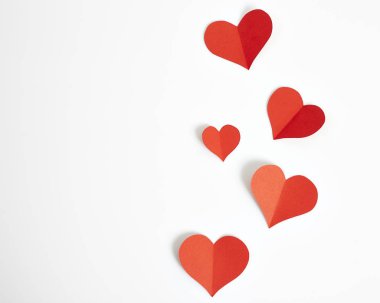 Kırmızı kağıt Kalpler