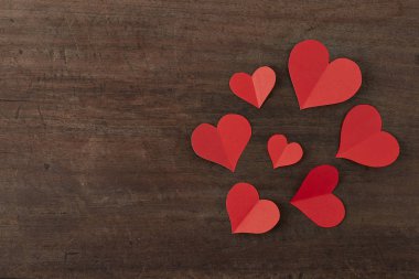 Kırmızı kağıt Kalpler