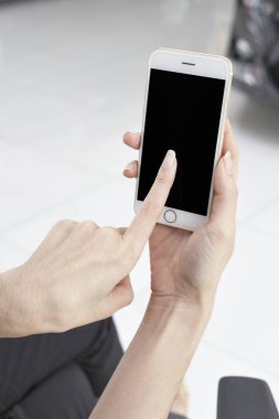  Akıllı telefonu olan kadın.