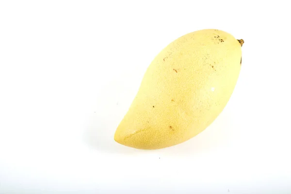 Fruta de mango sobre fondo blanco — Foto de Stock