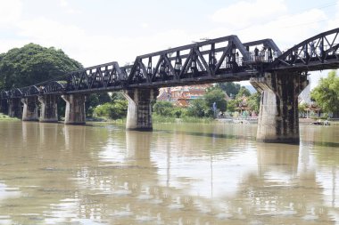 Nehir Kwa üzerinde köprü