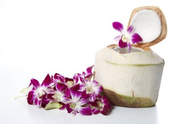 Hindistan cevizi suyu içecek