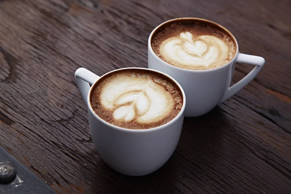 Дві білі чашки кави — стокове фото