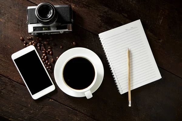 Cup of coffee and smartphone on the wood — Stock Photo, Image