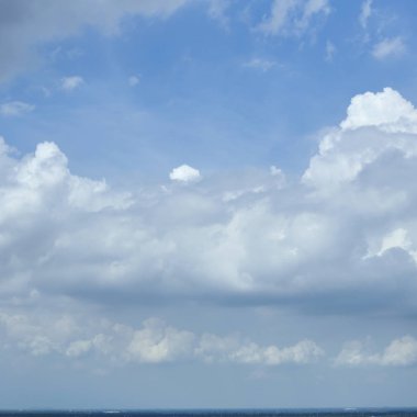 Mavi Gökyüzü Bulutları