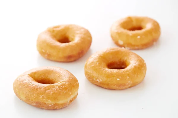 유리 donutson 흰색 배경 — 스톡 사진