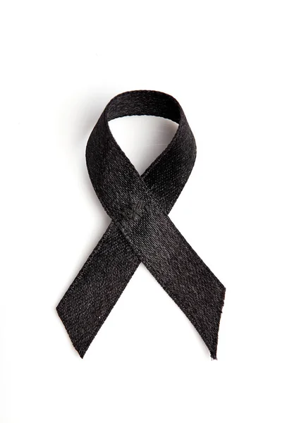 siyah kurdele üzerine beyaz izole