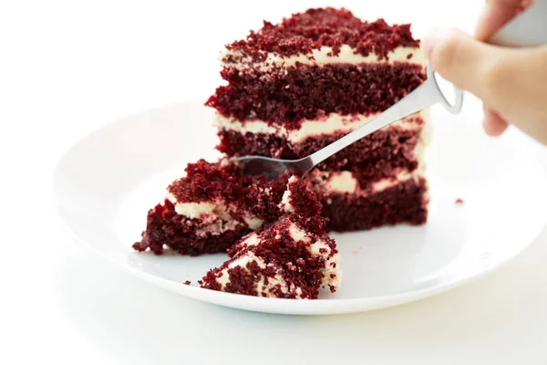 Cuchara Cortar Pastel Terciopelo Rojo Sobre Fondo Blanco — Foto de Stock