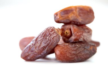 Öbek üzerinde beyaz izole meyve kuru tarihi