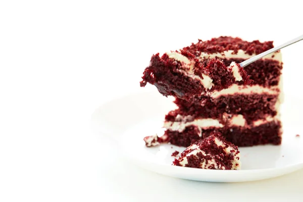 Cuchara Cortar Pastel Terciopelo Rojo Sobre Fondo Blanco — Foto de Stock