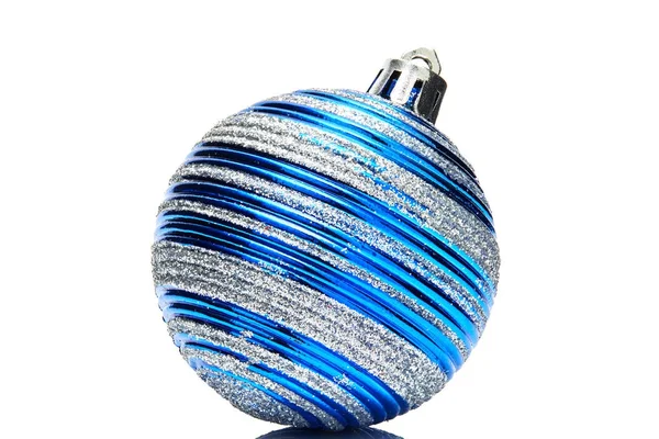 Μπλε Μπάλα Glitter Χριστούγεννα Διακόσμηση Που Απομονώνονται Λευκό Φόντο — Φωτογραφία Αρχείου