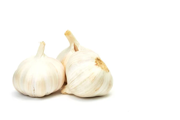 Garlics Grezzi Freschi Isolati Sfondo Bianco — Foto Stock