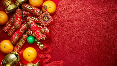 Çin paraları şans ve havai fişek ya da Çin düğüm ve Çin altın İngotlar ve geleneksel (yabancı metin anlamına gelir şanslı nimet)