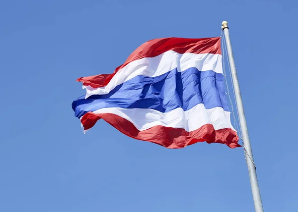 Staat Van Nationale Vlag Van Thailand Zwaaien Blauwe Hemelachtergrond — Stockfoto