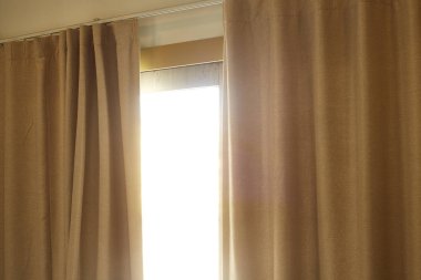 Güneş ışığı beyaz perde ve windows