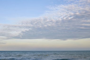 Denizin sonra bir fırtına günbatımı