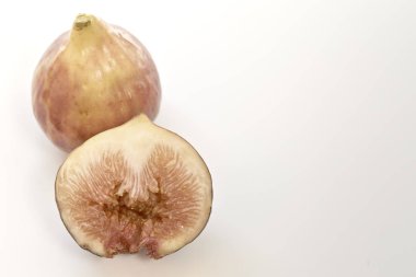 İncir meyve kesme dilim beyaz izole