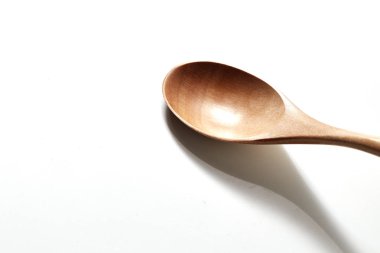 Eski Tahta Kaşık Beyaz Arkaplanda İzole Edildi