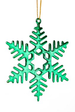 Beyaz arkaplanda izole edilmiş Noel kar taneleri