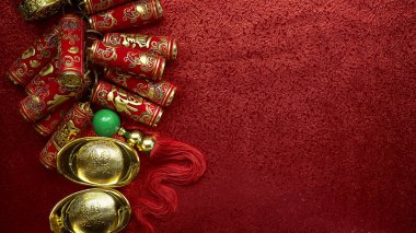 Çin paraları şans ve havai fişek ya da Çin düğüm ve Çin altın İngotlar ve geleneksel (yabancı metin anlamına gelir şanslı nimet)