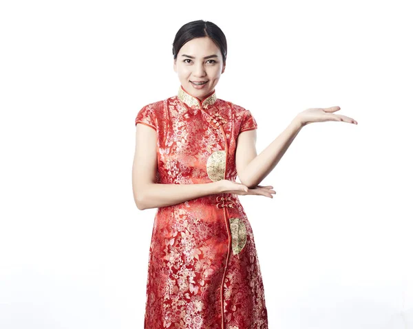 Belleza Mujer Usar Cheongsam Sonreír Usted Chino Año Nuevo —  Fotos de Stock