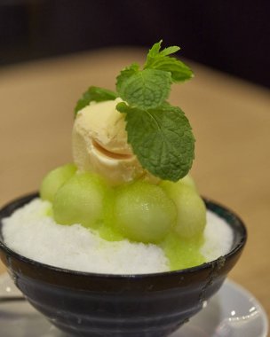 Dondurma ve tatlı cantaloop ile tıraş buz