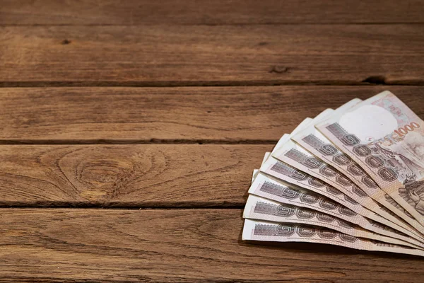 Eski ahşap 100 baht faturalarında