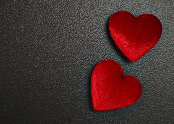 赤いハートは 黒の背景を感じた バレンタイン カード 愛テクスチャの宣言 — ストック写真