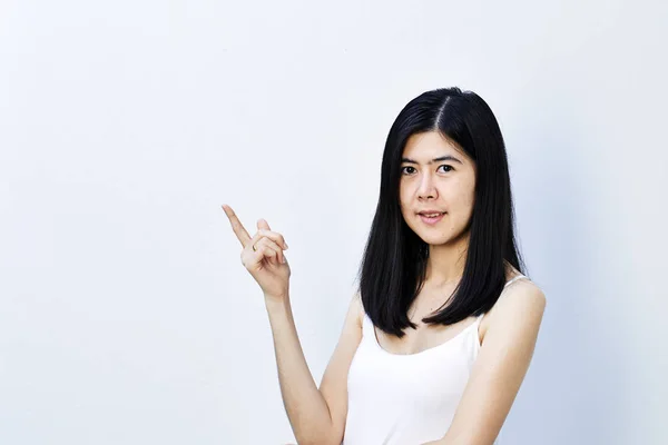 Jonge Leuke Aziatische Vrouw Wijzend Witte Achtergrond Gezondheid Beauty Concept — Stockfoto