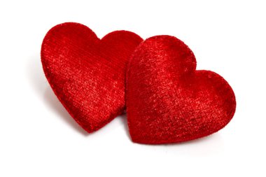 Beyaz arka plan üzerinde izole kırmızı keçe Kalpler