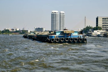 Bangkok, Tayland için gün ışığından yararlanma saat sırasında Chao Phraya Nehri'nin manzara