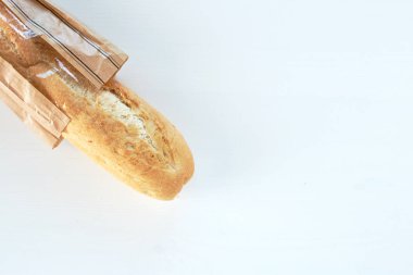 Fransız ekmeği baget tablo beyaz arka plan üzerinde. Metin alanı olan Üstten Görünüm