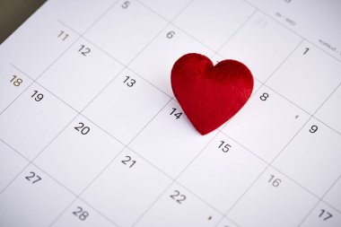 14 Şubat 2019 tarihinde kırmızı işareti ile takvim. Sevgililer günü kavramı