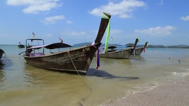 Krabi Tailandia Febrero 2018 Barcos Turísticos Tailandeses Decorados Con Coloridas — Vídeo de stock