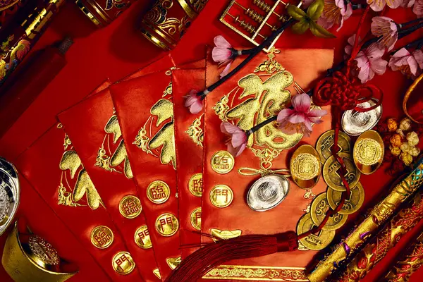 Čínský Nový Rok Festivalové Dekorace Švestková Květiny Wthi Petardy Obálky — Stock fotografie