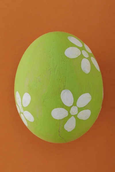 Green pastel Easter egg — Stock Photo, Image