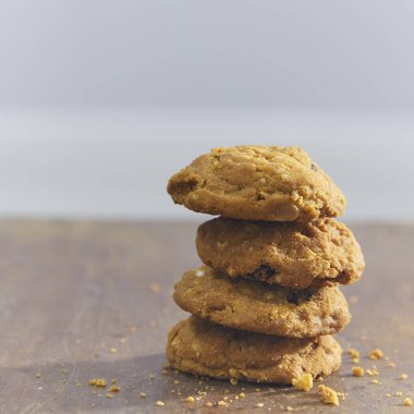 Tahtada çikolatalı kurabiye.