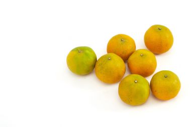 Beyaz arkaplanda turuncu