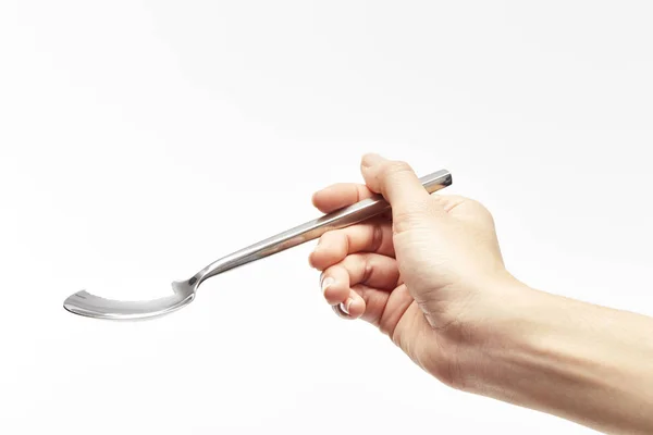La mano derecha de la mujer sostiene una cuchara — Foto de Stock