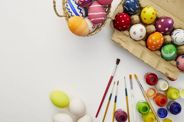 Joyeuse fête de Pâques blanc rustique en bois — Photo