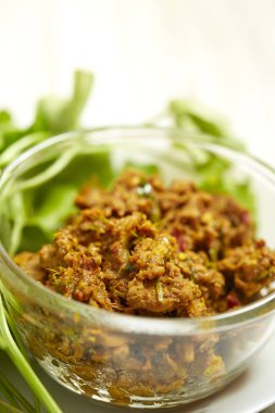 Tay gıda sarı Köri soslu domuz eti yapıştırın