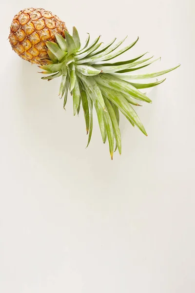 Summer Concept Pineapple White Wood Texture Backgrounds Minimal Lay Flat — Stock Photo, Image