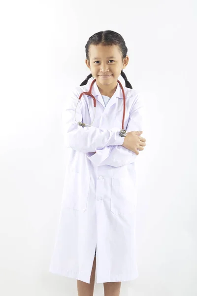 Μικρό κορίτσι όνειρο σε ένα ιατρικό κοστούμι — Φωτογραφία Αρχείου