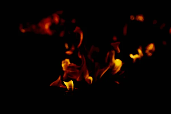 Φωτιά φλόγες πάνω σε μαύρο — Φωτογραφία Αρχείου