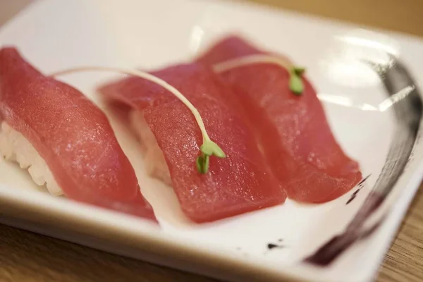 Japanse keuken tonijn sushi — Stockfoto