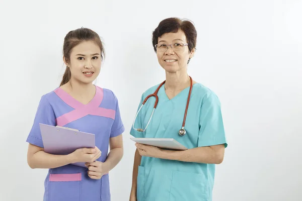 Aziatische vrouw medisch student — Stockfoto