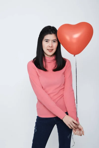 Retrato olhando asiático mulher balões — Fotografia de Stock