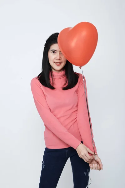 Retrato olhando asiático mulher balões — Fotografia de Stock