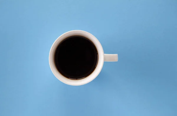 Kawa czarna w białe kubek — Zdjęcie stockowe